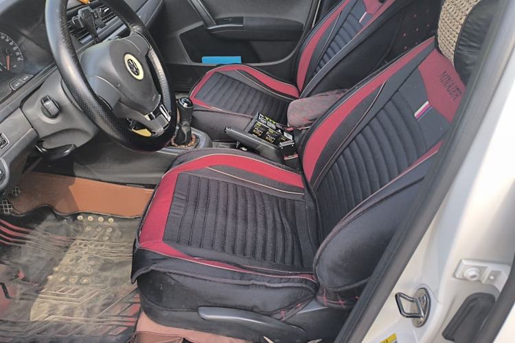 Used Volkswagen Gran Lavida 2013 1.6L Manual Fashion Model