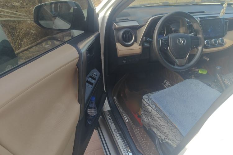 Used Toyota RAV4 2013 2.0L CVT Two-Wheel Drive Urban Edition