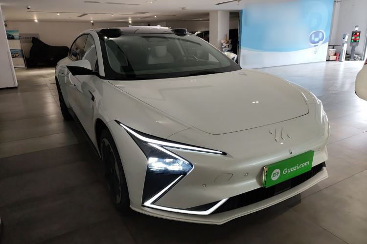 Used IM L7 2022 Dynamic Model Front Right 45 Deg