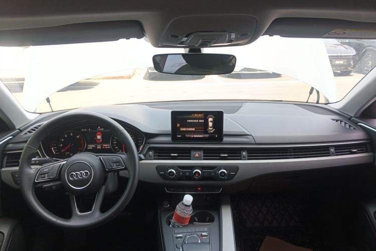 Used Audi A4L 2019 40 TFSI Ambition China VI Center Console