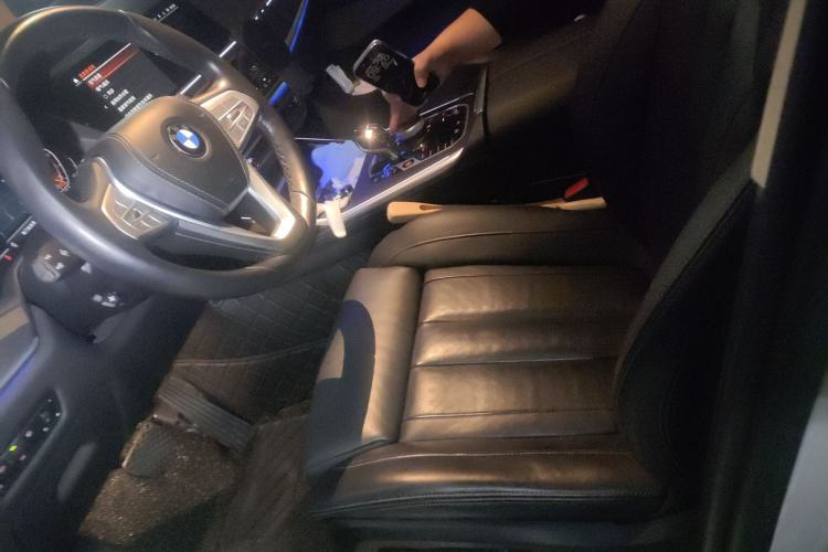 Used BMW X7 2021 Facelifted xDrive40i Luxury Package with Leading Features Left Front Seat