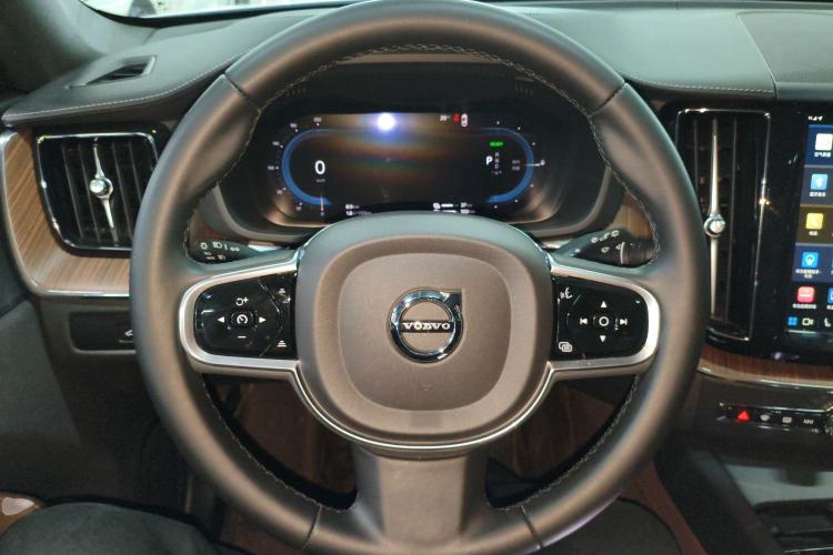 Used Volvo XC60 New Energy 2025 Plug-in Hybrid Long-Range All-Wheel Drive Smart & Luxurious Edition