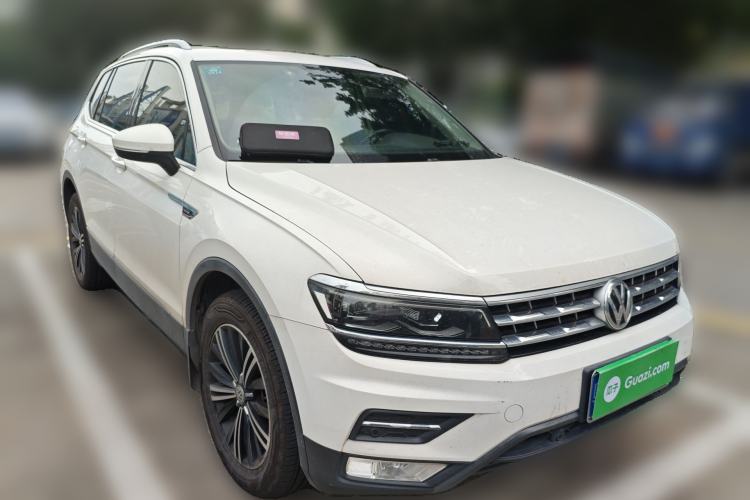 Used Volkswagen Tiguan L 2018 380TSI Automatic All-Wheel Drive Luxury Edition Front Right 45 Deg