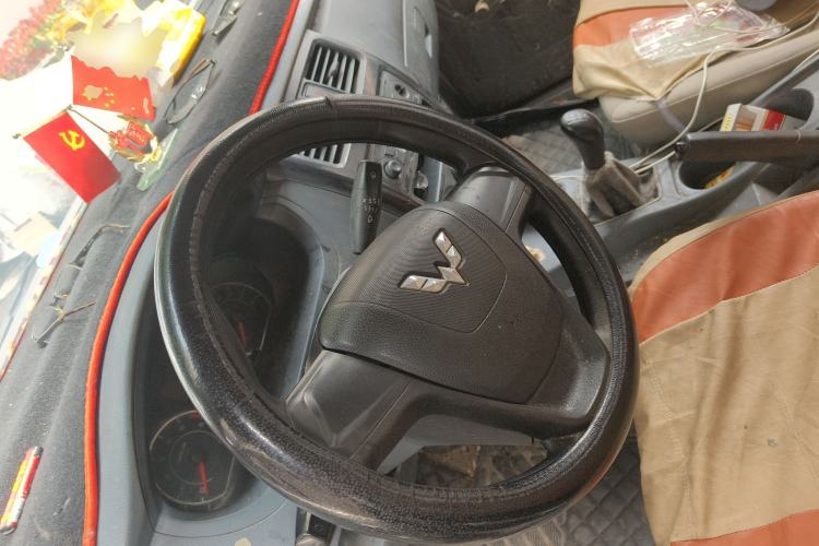 Used Wuling Rongguang V 2016 1.5L Practical Version Non-Power-Assisted Steering Wheel