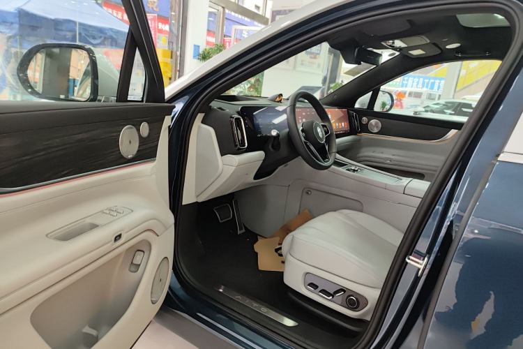 Used Hima AITO M9 2025 Extended-Range Max Version 52 kWh 6-Seater Edition
