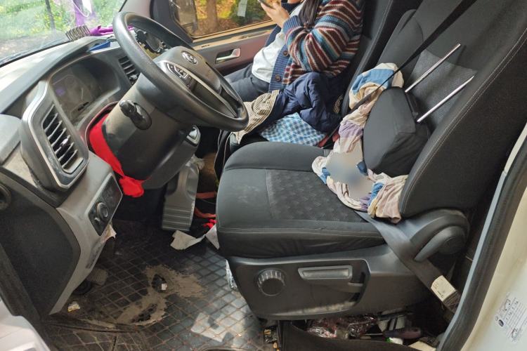 Used SAIC MAXUS Xintu V80 2023 2.0T Manual Classic Aoyuntong Short Wheelbase Mid-Roof 5/6-Seater Left Front Seat