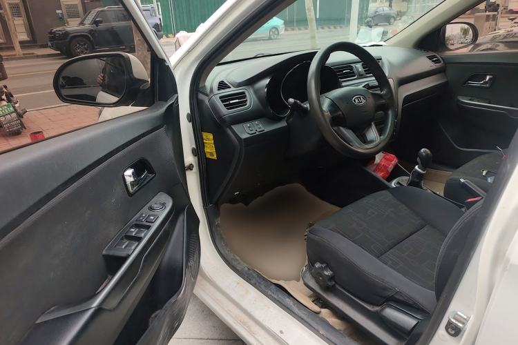 Used Kia K2 2012 Sedan 1.4L MT TOP Commemorative Edition Driver Seat