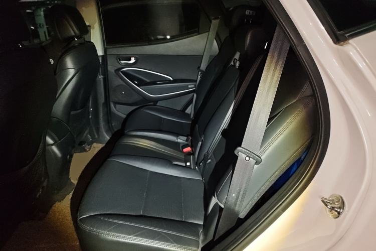 Used Hyundai Santa Fe 2015 2.0T Automatic Two-Wheel Drive Smart Version 5 Seats