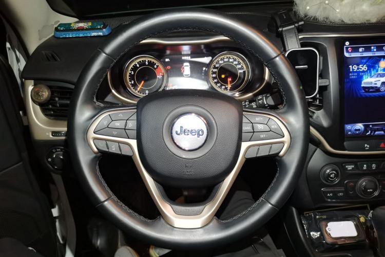 Used Jeep Cherokee 2019 2.0L Two-Wheel Drive Standard Edition China V