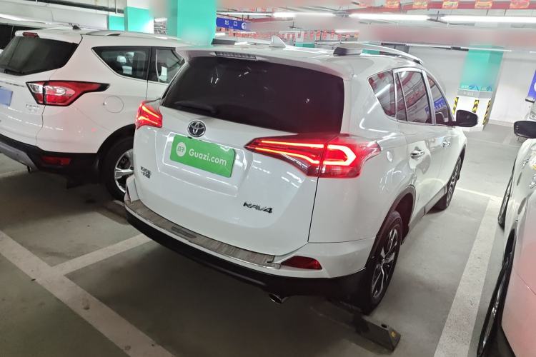 Used Toyota RAV4 2016 2.0L CVT Two-Wheel Drive Fashion Edition China V Standard Rear Right 45 Deg