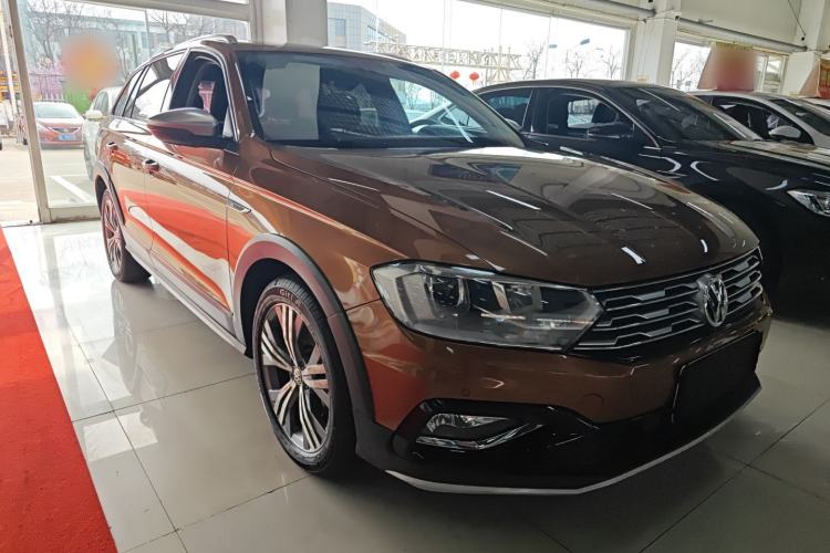 Used Volkswagen C-TREK 2018 1.5L Automatic Luxury Edition Front Right 45 Deg