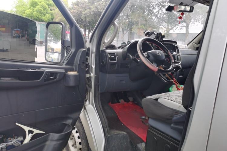 Used Dongfeng Yufeng 2021 2.0T Power King Front-Drive Logistics Vehicle Long Wheelbase Mid-Roof Design 6–9 Seats China VI Emission Standard ZD20 Driver Seat