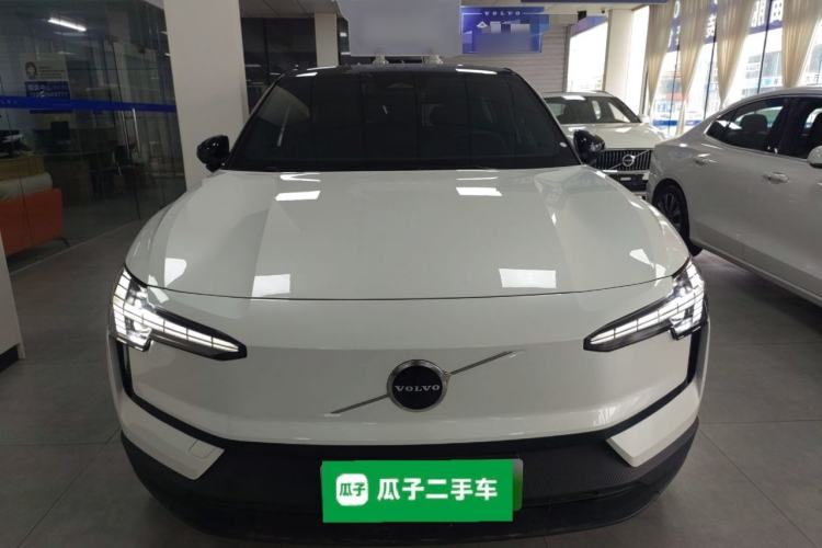 Used Volvo EX30 2025 Rear-Drive Long-Range Plus Model
