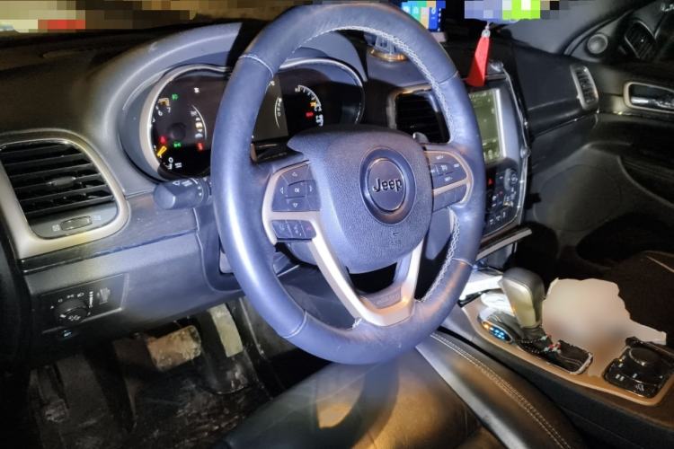 Used Jeep Grand Cherokee 2016 3.0L Comfort Navigation Edition Steering Wheel