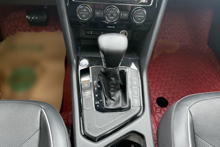 Used Volkswagen Tiguan L 2017 330TSI Automatic Two-Wheel Drive Flagship Edition Interior 5