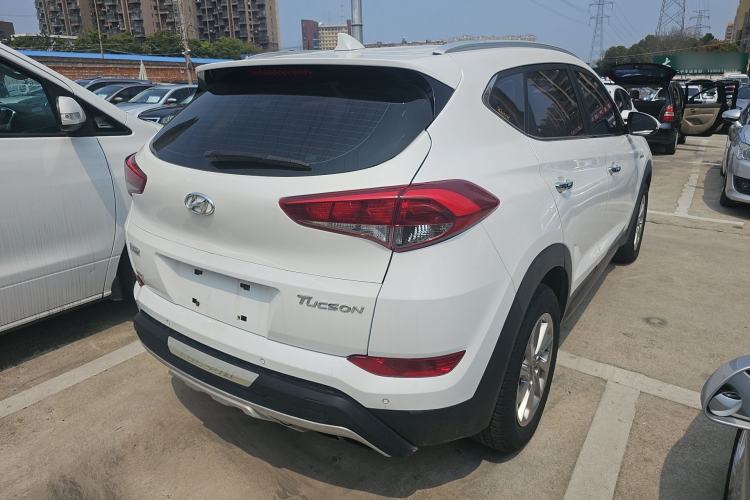 Used Hyundai Tucson 2015 1.6T Dual-Clutch Two-Wheel-Drive Smart Model Rear Right 45 Deg