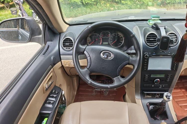 Used Haval H5 Classic 2010 European-style 2.0L Two-Wheel Drive Model with Sunroof