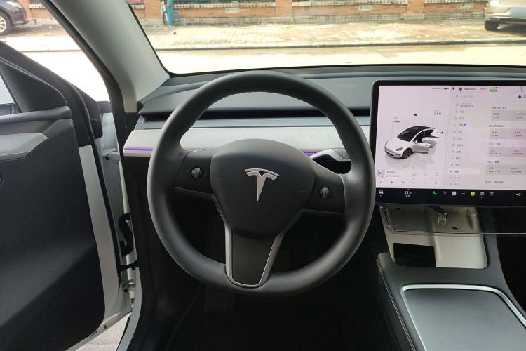 Used Tesla Model Y 2023 Long-Range All-Wheel-Drive Version
