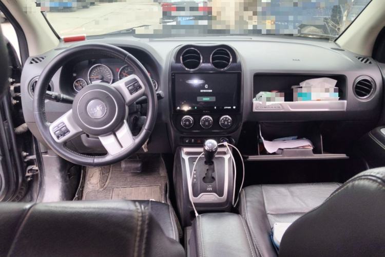 Used Jeep Compass 2014 2.4L four-wheel drive luxury version
