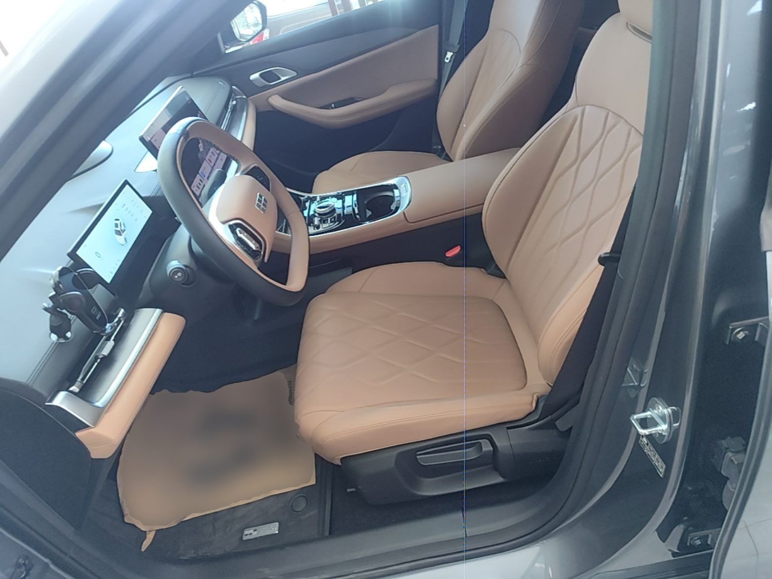 Geely Galaxy A7 2025 Model EM-i 70km Luxury Edition — снимка 17