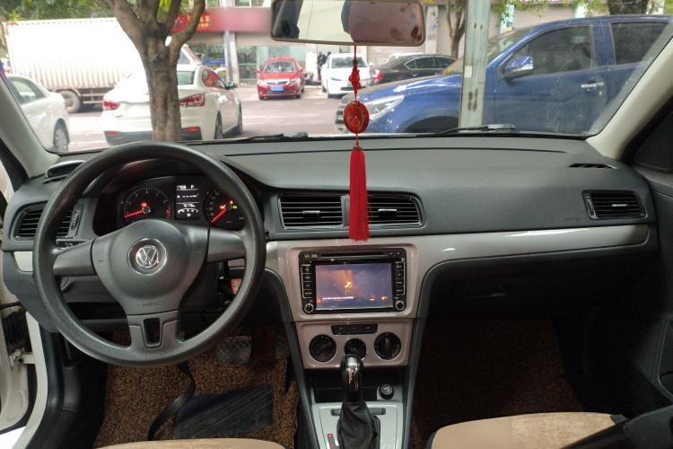 Used Volkswagen Lavida 2013 Revised Classic 1.6L Automatic Fashion Edition