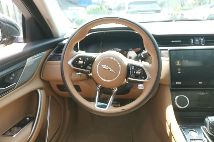 Used Jaguar XFL 2025 Model—2.0T P250, Two-Wheel Drive, Premium Luxury Edition
