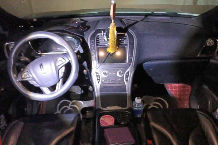 Used Lincoln MKX 2015 2.0T Two-Wheel Drive Deluxe Edition Center Console