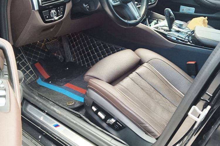 Used BMW 5 Series 2021 530Li Luxury Edition M Sport Package Driver Seat