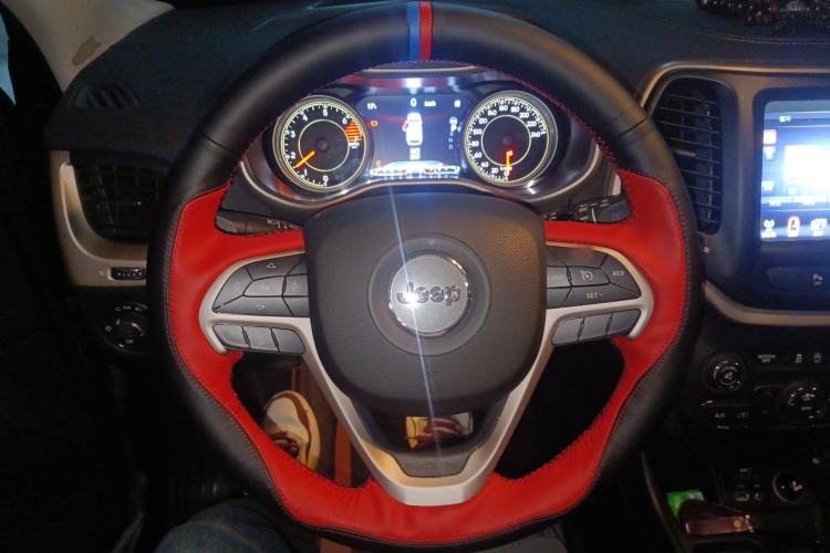 Used Jeep Cherokee 2017 2.0L Superior Edition Steering Wheel