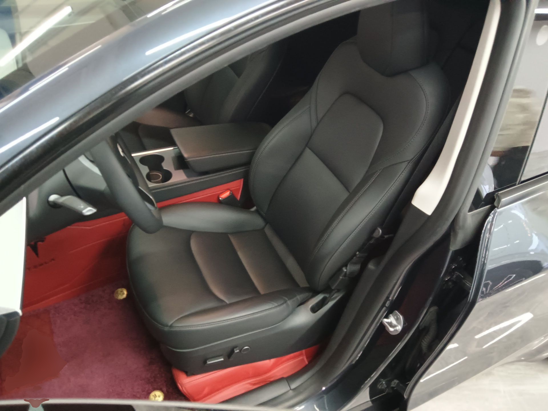 Переднее сиденье в автомобиле