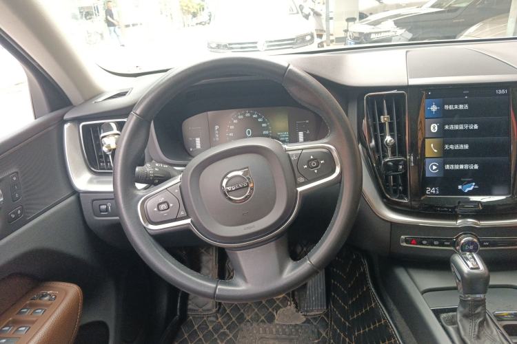 Used Volvo XC60 2019 T5 4x4 Smart Edition China V Standard
