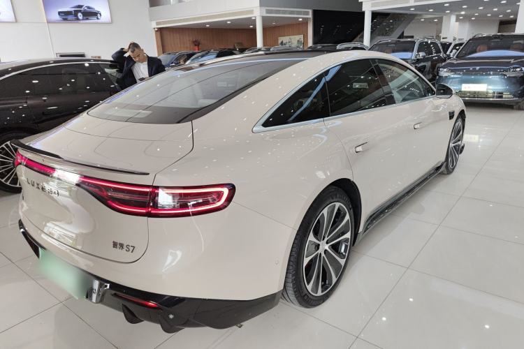 Used Hima Luxeed S7 2025 785 km Ultra Rear Right 45 Deg