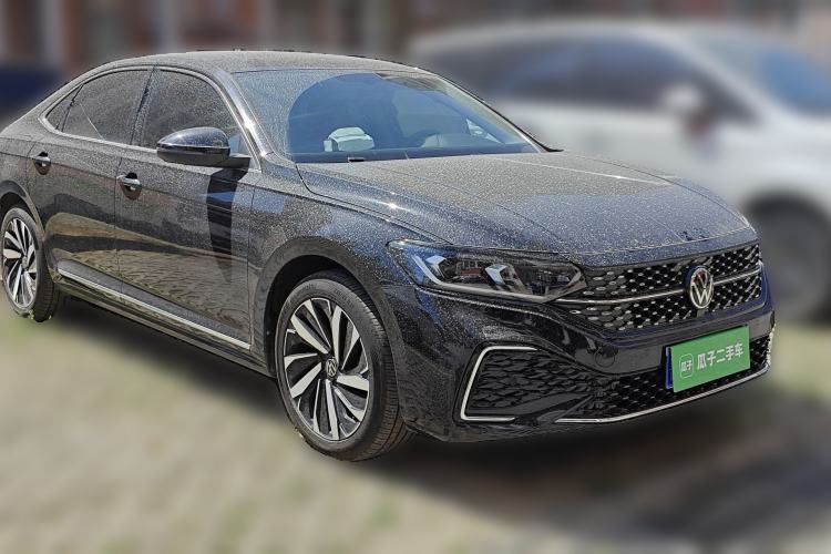 Used Volkswagen Passat 2022 330TSI Starry Elite Edition Front Right 45 Deg