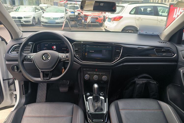 Used Volkswagen T-ROC 2021 280TSI DSG Two-Wheel Drive Comfort Connect 30th Anniversary Edition Center Console