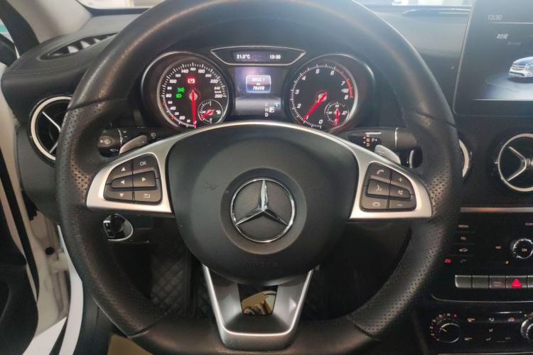 Used Mercedes-Benz GLA 2019 GLA 200 Fashion Model Steering Wheel