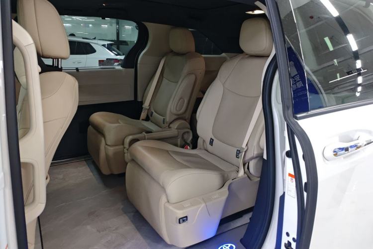 Used Toyota Granvia 2023 2.5L Hybrid Prestige PLUS Edition
