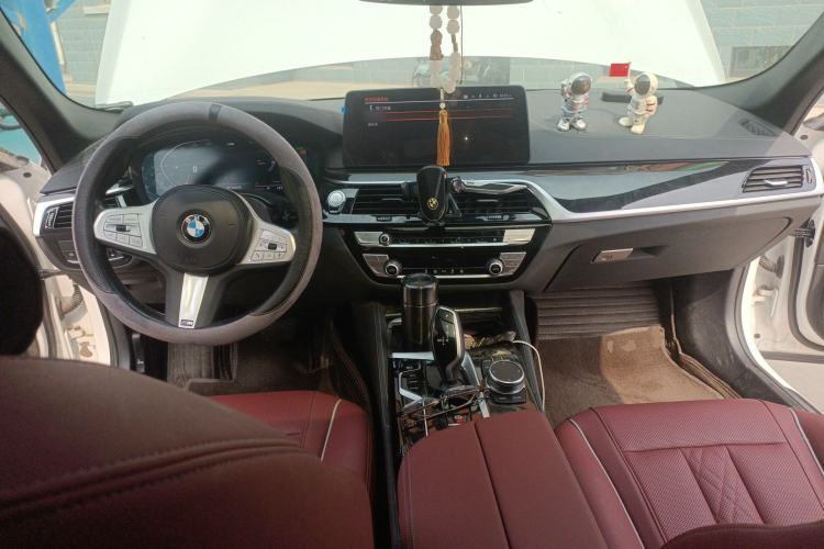 Used BMW 5 Series 2022 Second Facelift 525Li M Sport Package Center Console