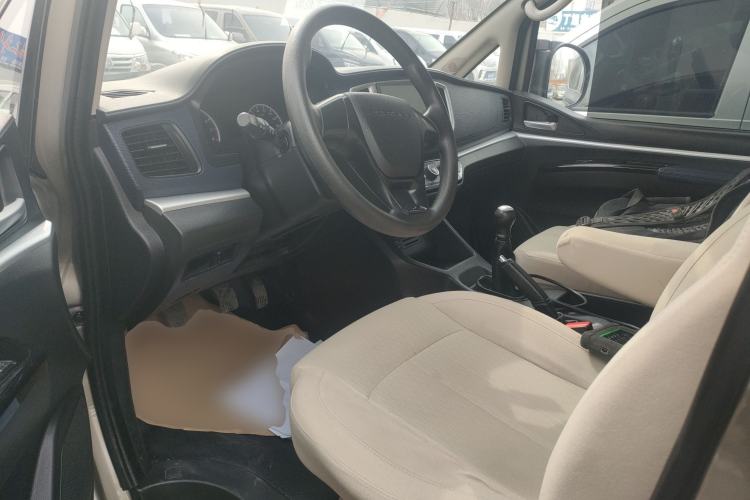 Used FORTHING Lingzhi 2022 M5L 1.6L Utility Model 7 Seats
