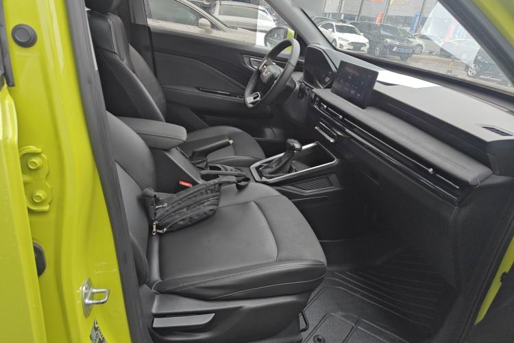 Used Wuling Alvez 2022 1.5L CVT Comfort Edition Right Front Seat