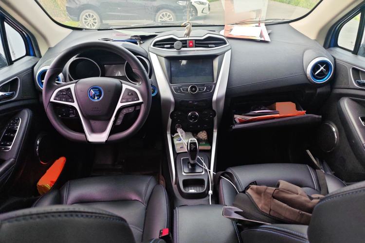 Used BYD Yuan New Energy 2019 EV360 Smart Connect Leading Model Center Console