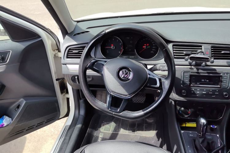 Used Volkswagen Lavida 2015 1.6L Automatic Comfort Edition Steering Wheel