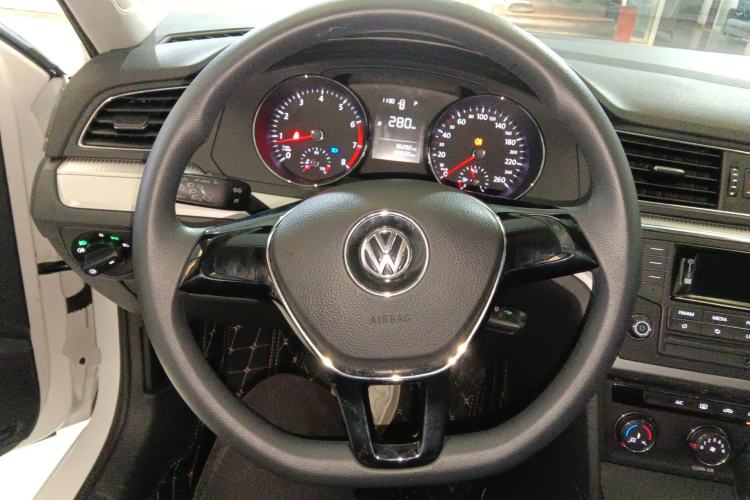 Used Volkswagen Lamando 2015 230TSI DSG Fashion Edition
