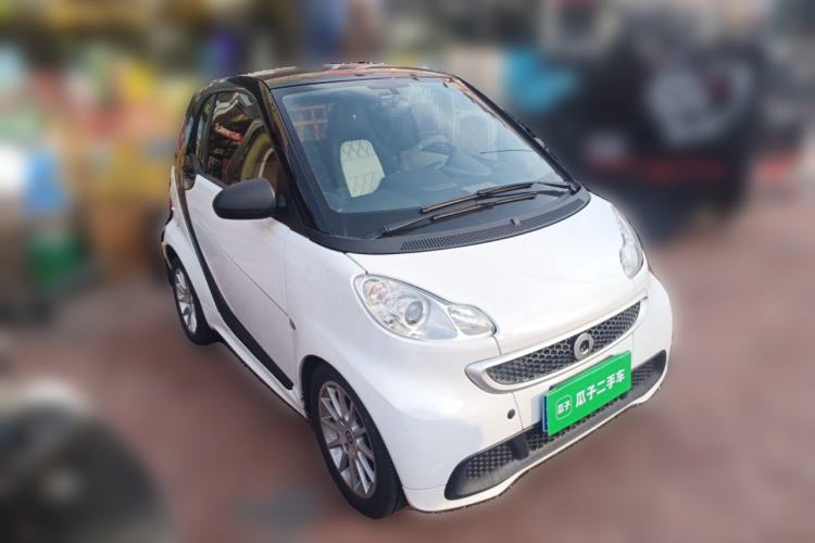 Used smart fortwo 2012 1.0 MHD Hardtop Comfort Edition Front Right 45 Deg