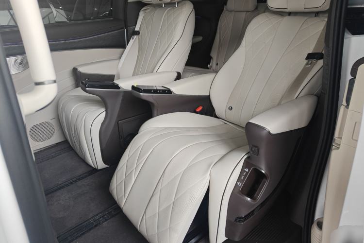 Used Denza D9 2024 DM-i 980 Four-Wheel Drive Prestige Model