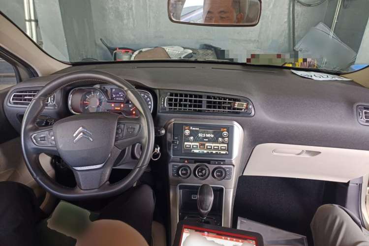 Used Citroen C4 Sega 2016 1.2THP Automatic Luxury Model Center Console