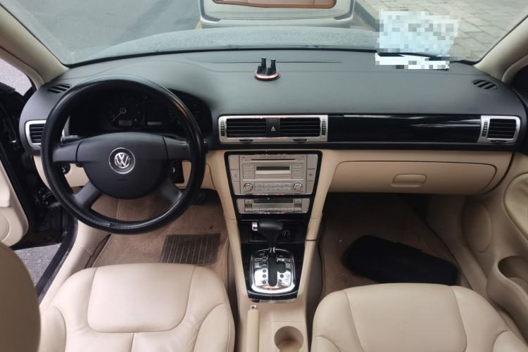 Used Volkswagen Passat 2009 1.8T Automatic Luxury Edition Center Console