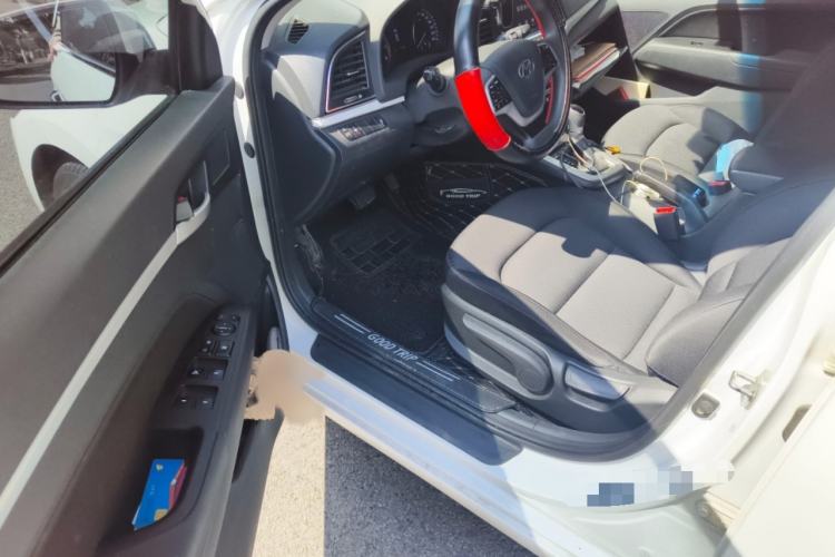 Used Hyundai Elantra (6th Generation / Lingdong) 2016 1.6L Automatic ZhiXuan – Elite Version Interior 3