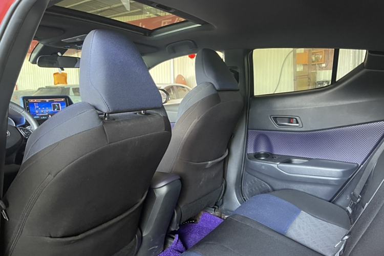 Used Toyota C-HR 2018 2.0L Luxury Sunroof Version China V Emission Standard