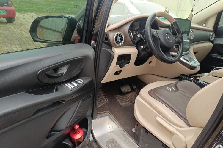 Used Mercedes-Benz Vito 2023 2.0T Elite Version 7 Seats Driver Seat