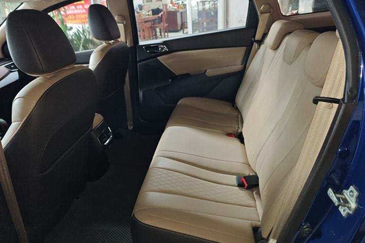 Used Baojun 310W 2017 1.5L Manual Fashion Model China V